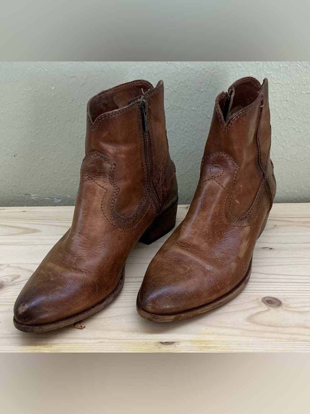 Frye Claire Bootie Side Zipper Size 7M Leather Semi-Pointed Toe Stacked Heel - Picture 2 of 13